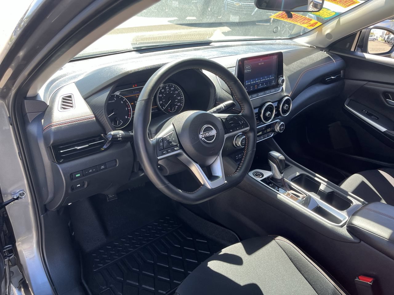 Used 2025 Nissan Sentra SR FWD image 9