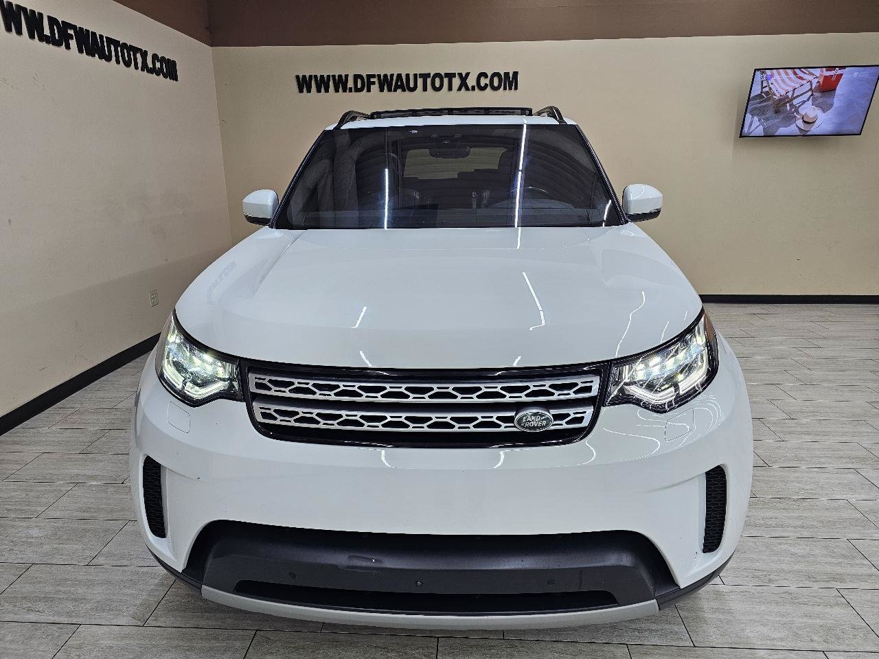 Used 2018 Land Rover Discovery HSE AWD/4WD image 3