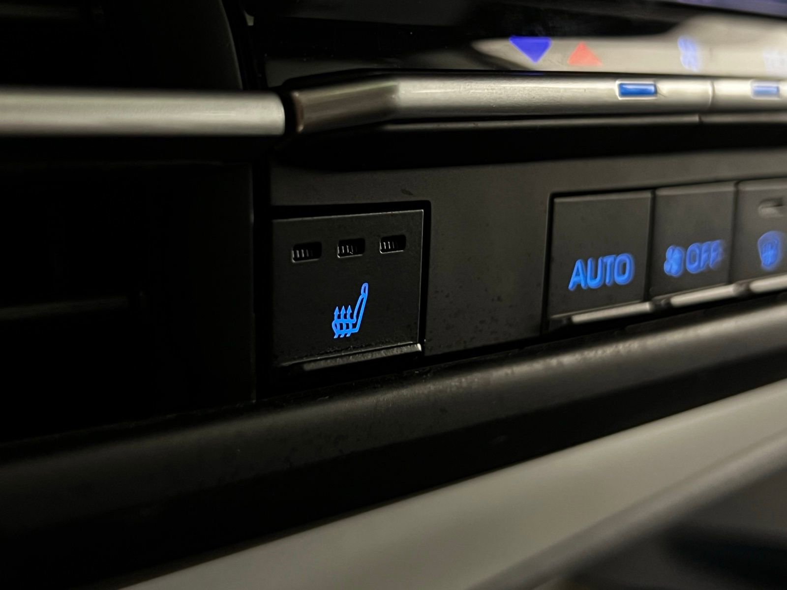 Certified 2024 Toyota Sienna XSE image 21