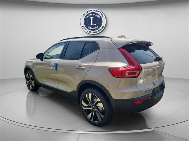 New 2025 Volvo XC40 B5 Plus w/ Protection Package Premier image 4