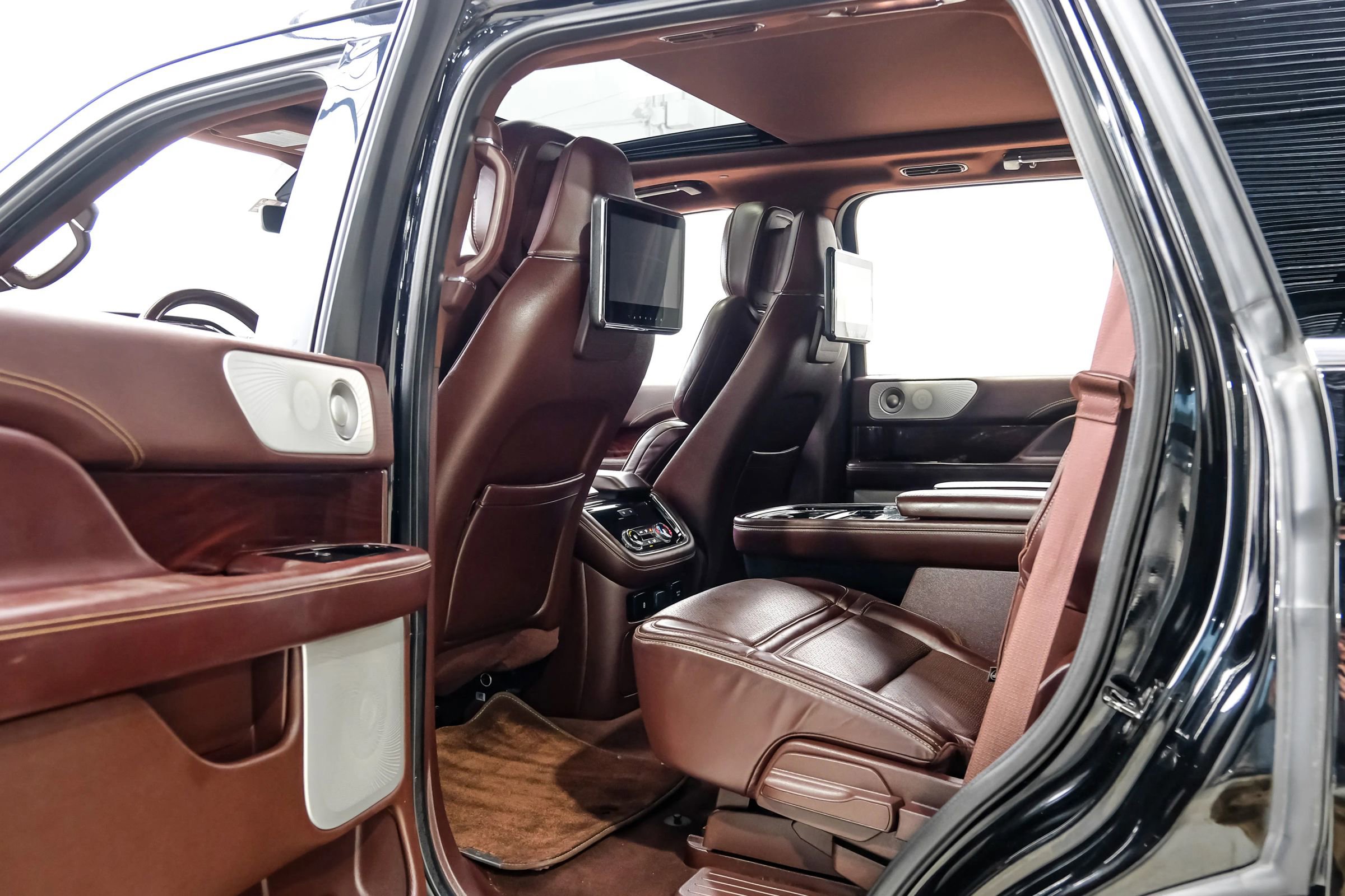 Used 2018 Lincoln Navigator Black Label w/ Cargo Package AWD/4WD image 54