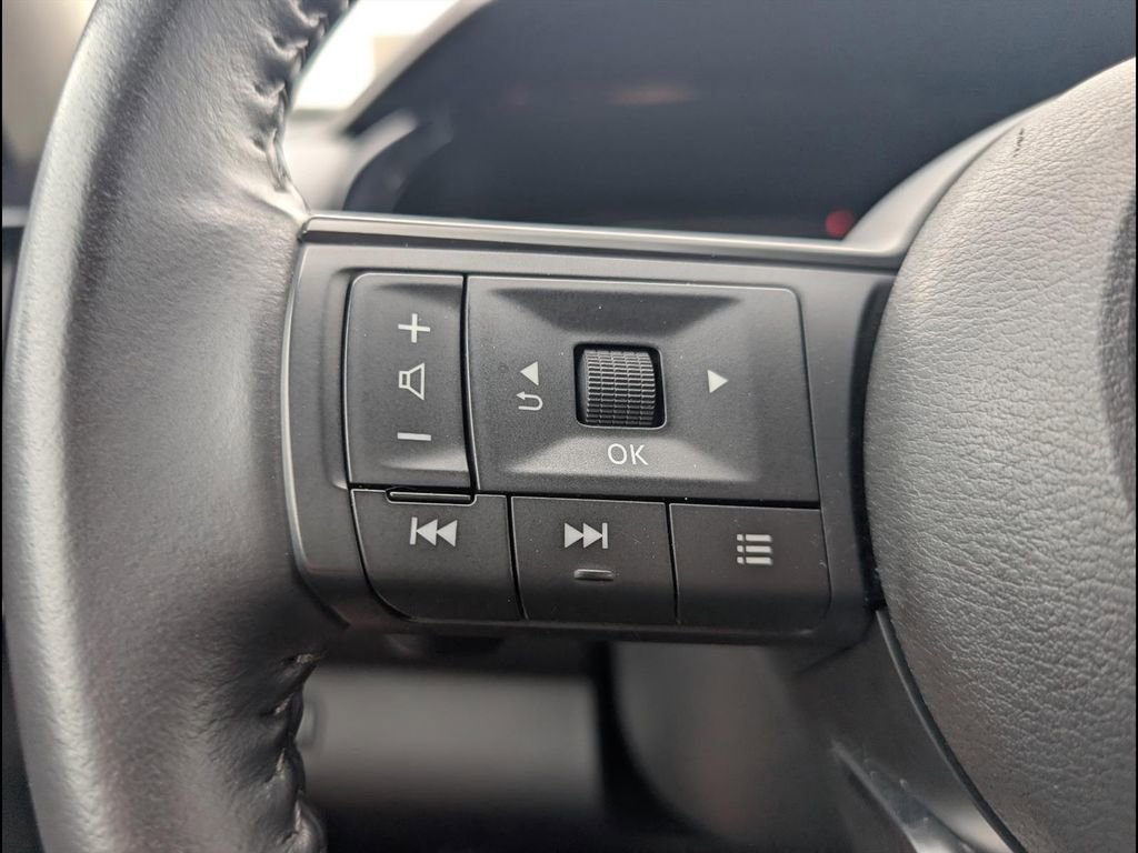 Used 2024 Nissan Pathfinder SV image 13