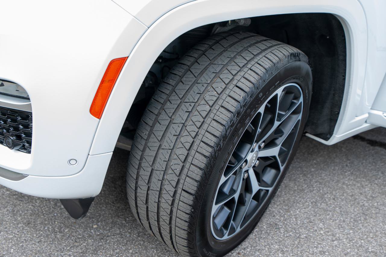 Used 2024 Jeep Grand Cherokee Summit AWD/4WD image 48