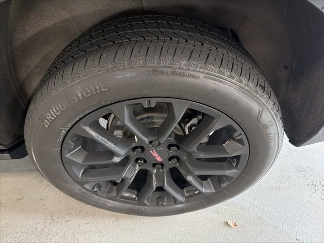 Used 2022 GMC Yukon Denali w/ Advanced Technology Package image 9