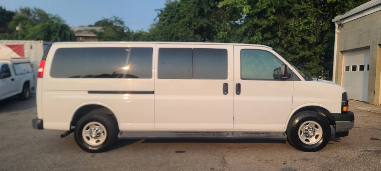 Used 2019 Chevrolet Express 3500 LT w/ LT Preferred Equipment Group RWD image 9