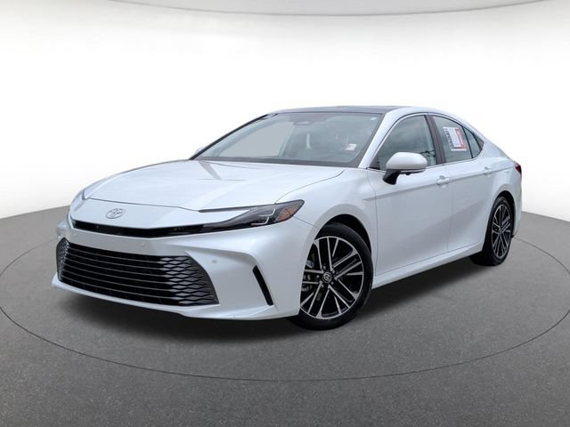 Used 2025 Toyota Camry XLE FWD image 1