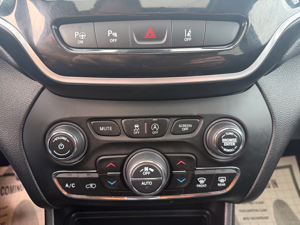 Used 2022 Jeep Cherokee Limited AWD/4WD image 28