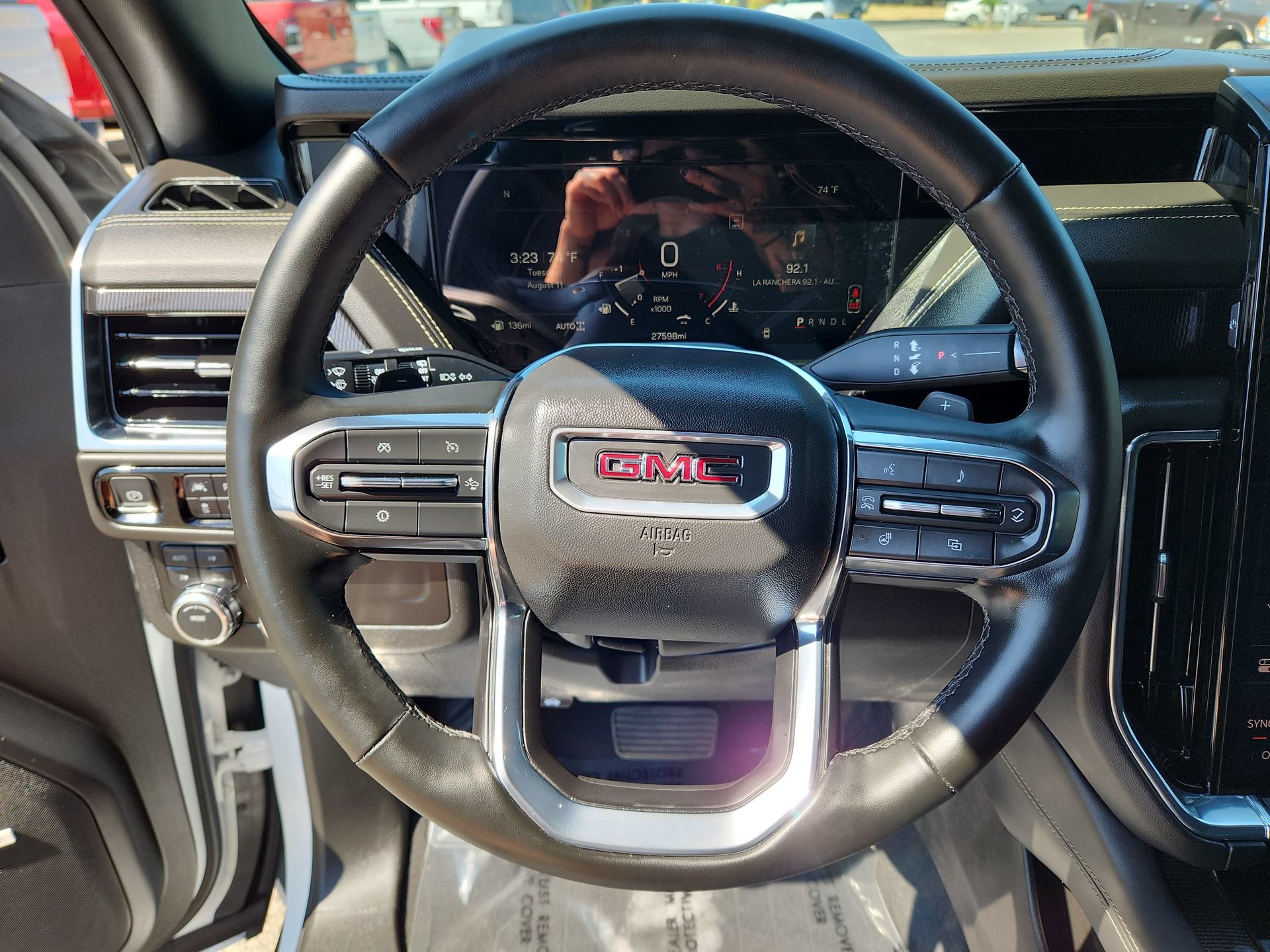 Used 2025 GMC Yukon Elevation AWD/4WD image 11