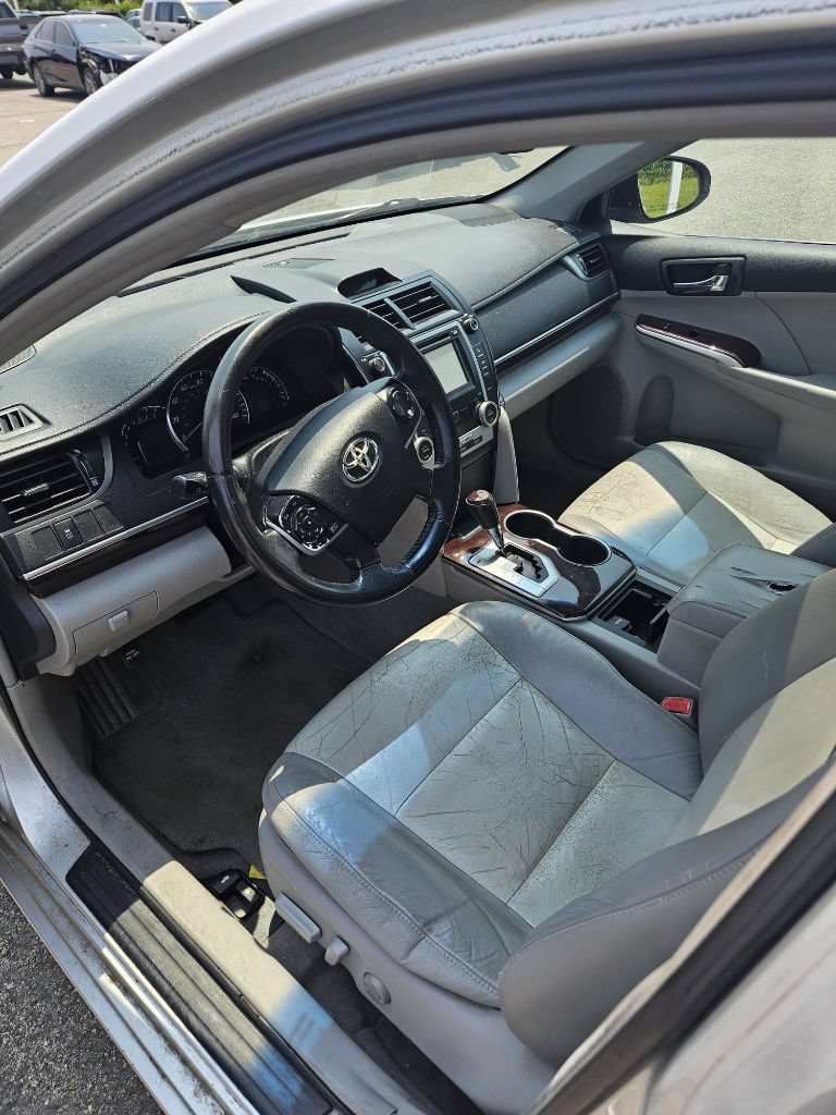 Used 2012 Toyota Camry XLE w/ Leather Pkg FWD image 2