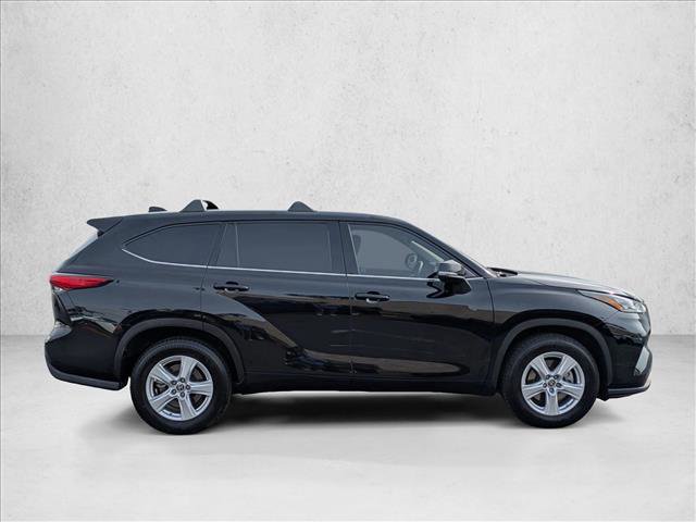 Used 2020 Toyota Highlander LE FWD image 4