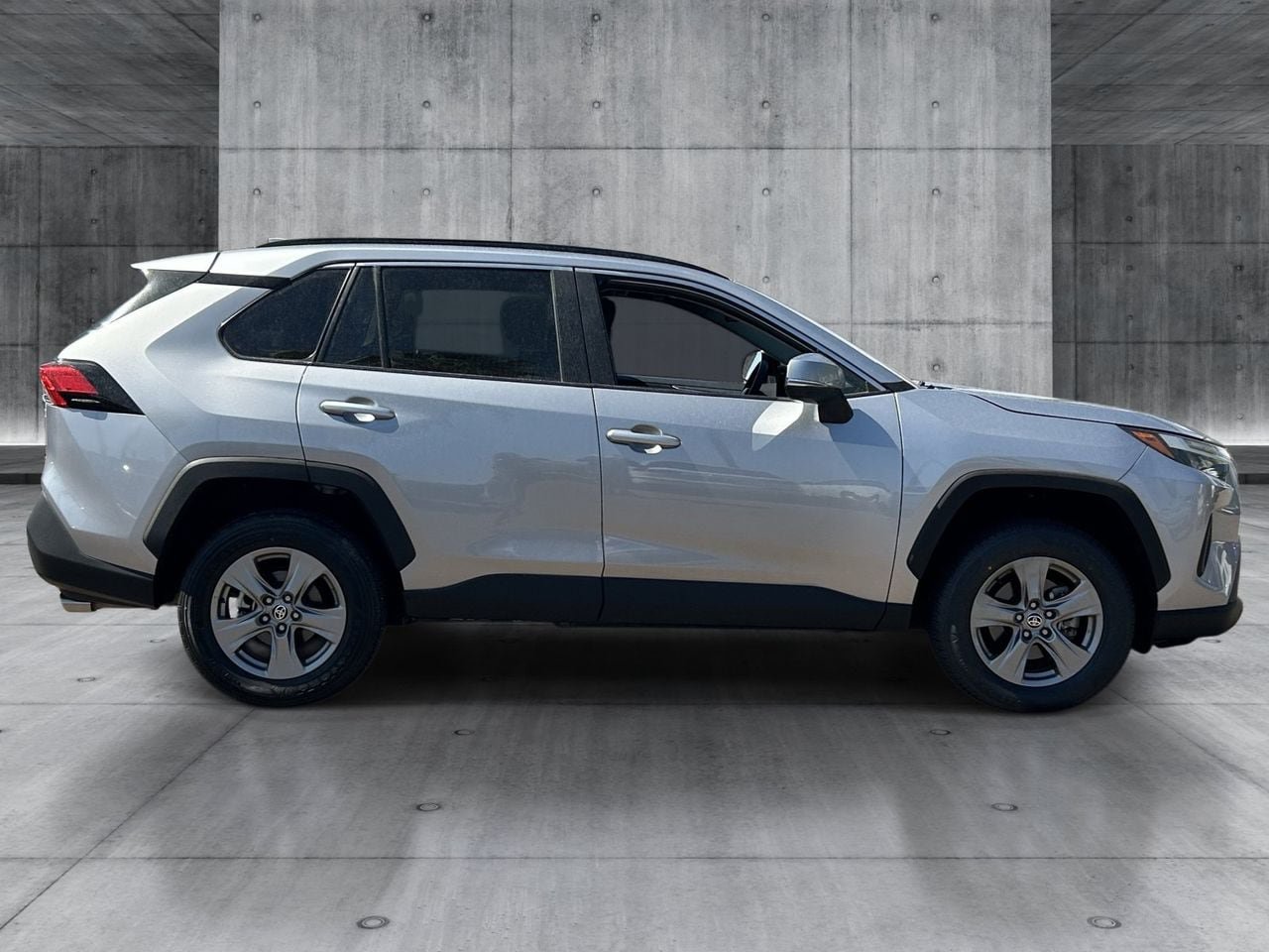 Used 2024 Toyota RAV4 XLE AWD/4WD image 6