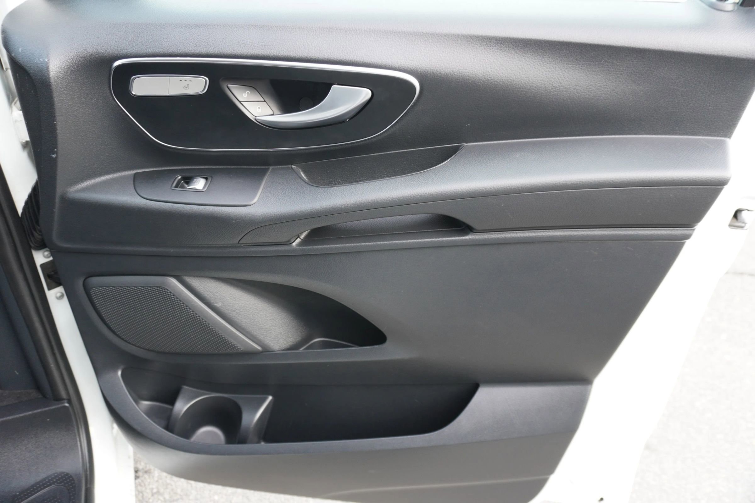 Used 2016 Mercedes-Benz Metris Passenger image 29