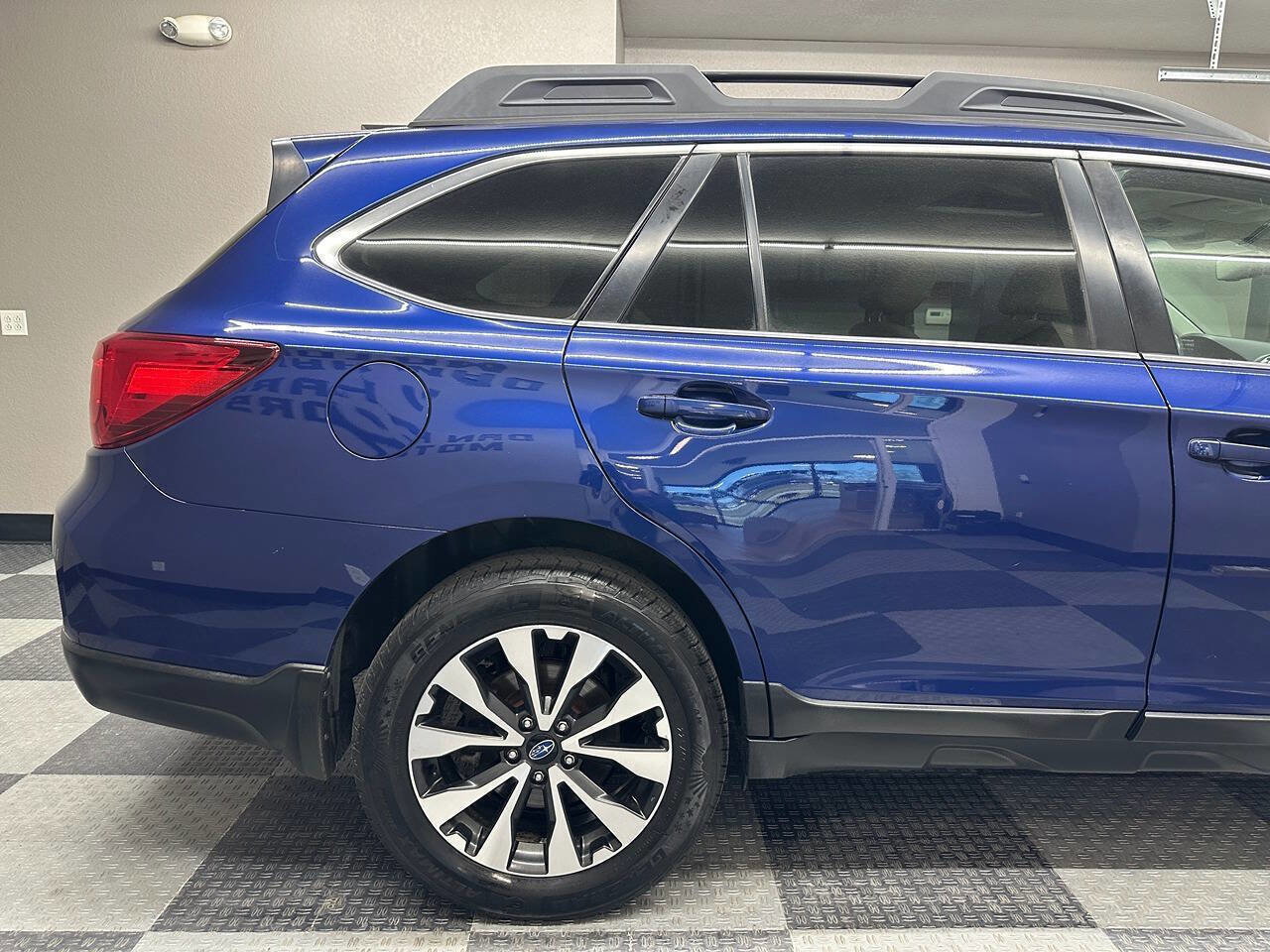 Used 2017 Subaru Outback 2.5i Limited image 7