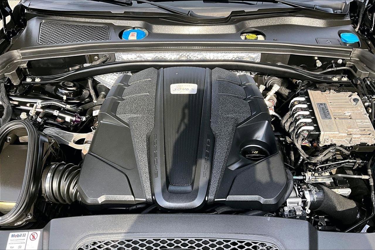 Used 2021 Porsche Macan S AWD/4WD image 30