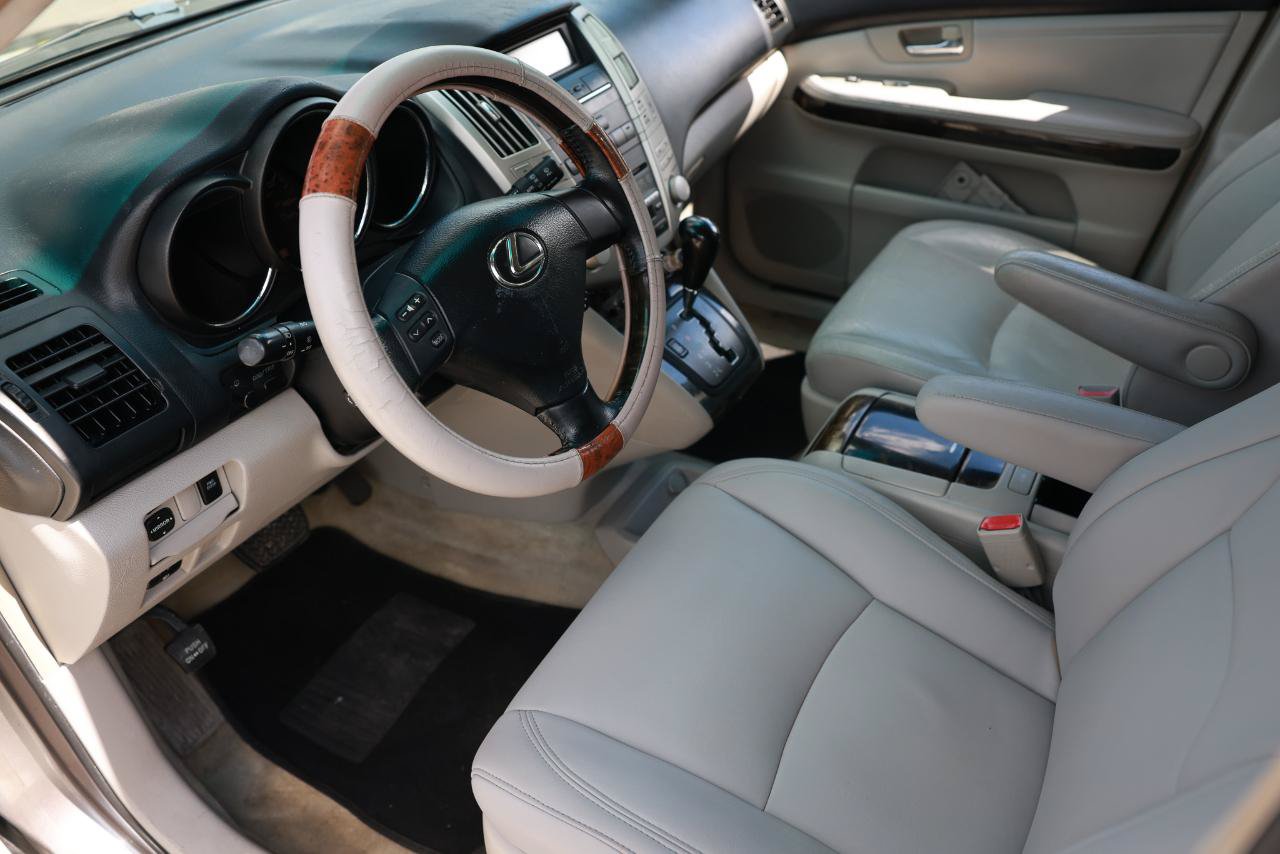 Used 2005 Lexus RX 330 w/ Premium Plus Pkg FWD image 4