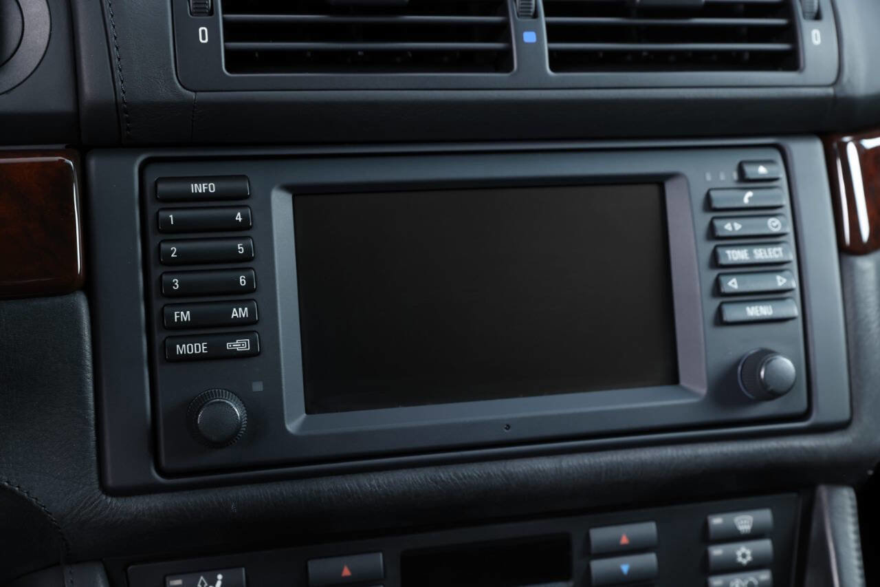 Used 2002 BMW M5 image 77