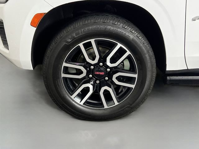 Used 2023 GMC Yukon XL AT4 w/ Technology Package AWD/4WD image 10
