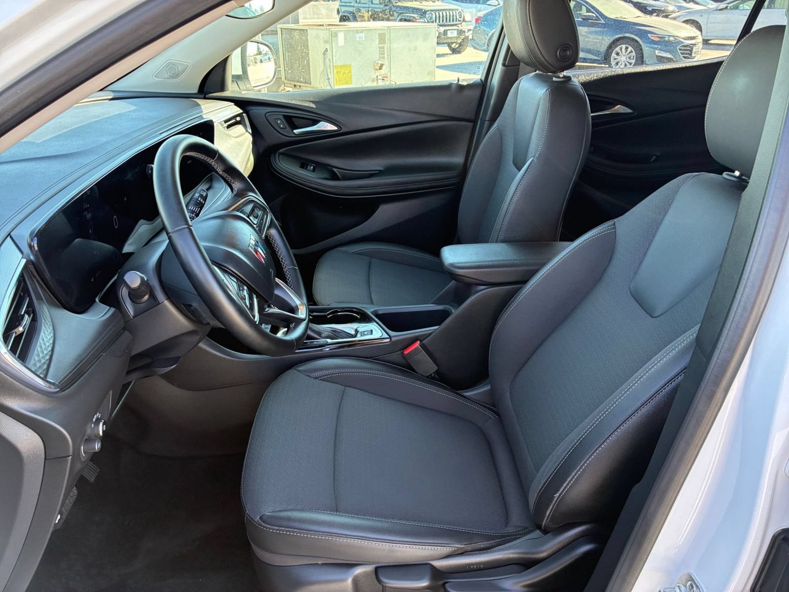 Used 2025 Buick Encore GX Preferred AWD/4WD image 25