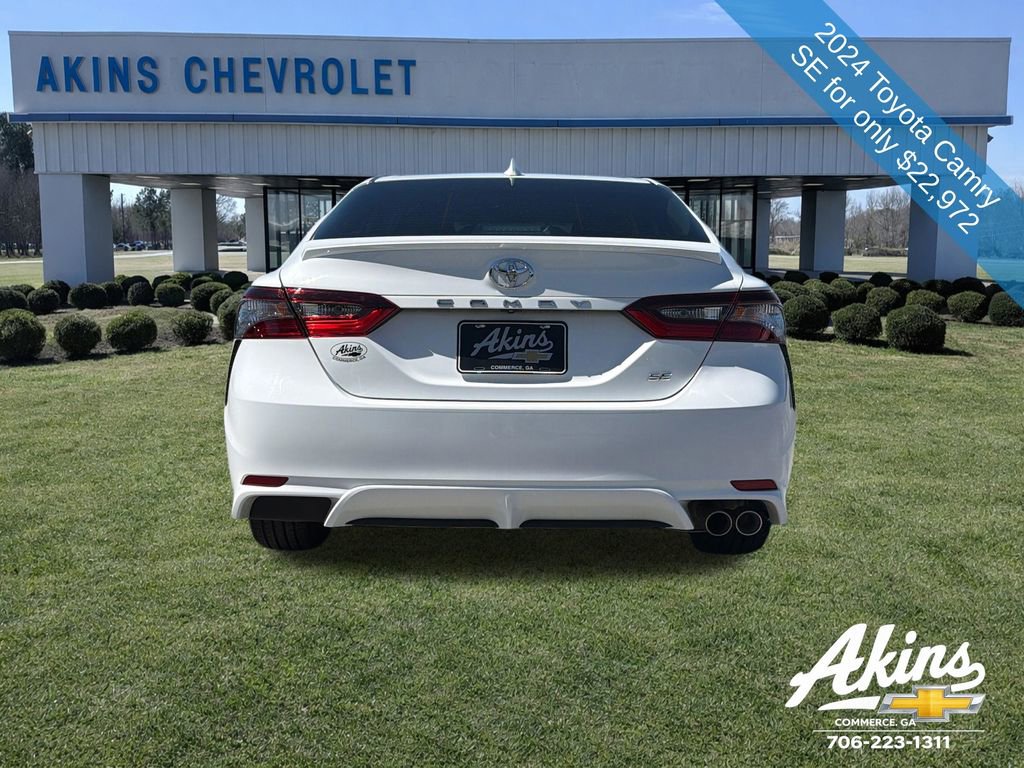 Used 2024 Toyota Camry SE FWD image 3