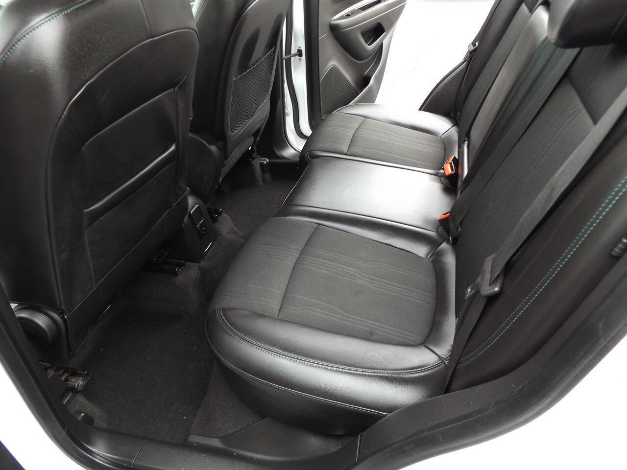 Used 2016 Chevrolet Trax LT w/ LT Sun and Sound Package image 16