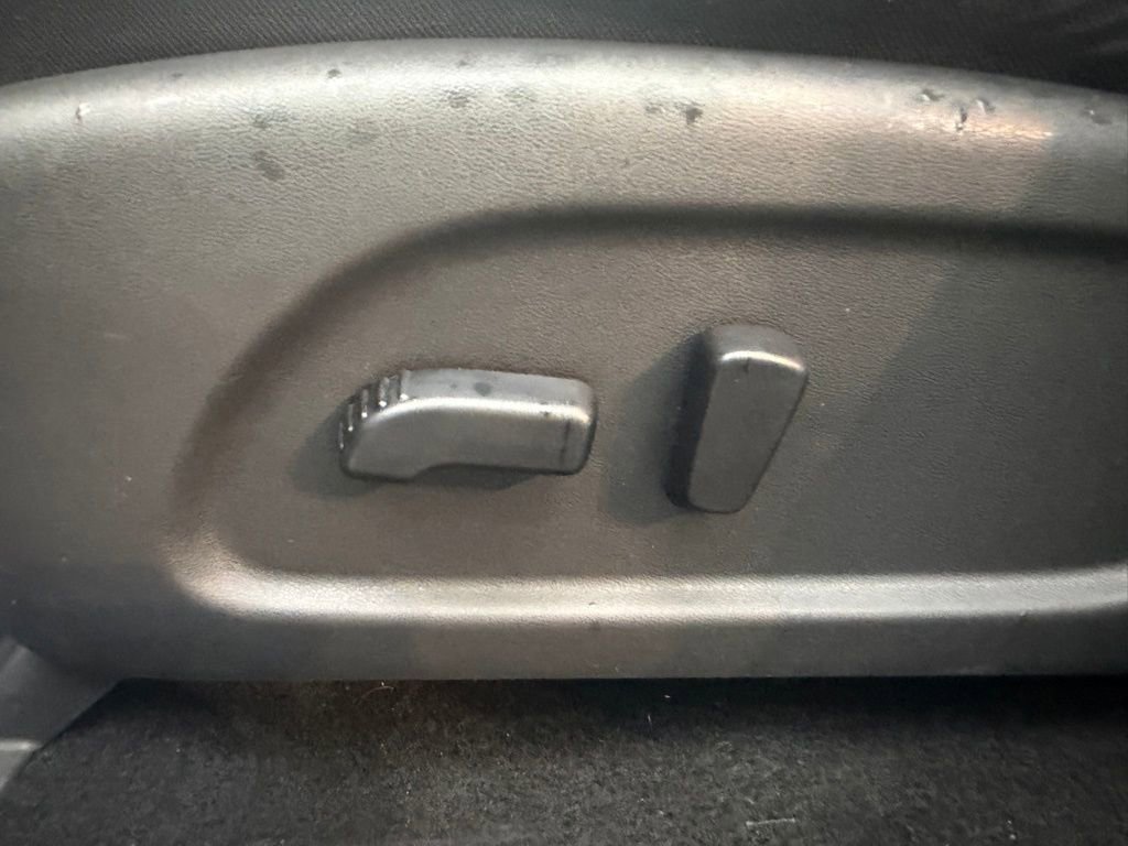 Used 2019 Nissan Pathfinder SV image 17