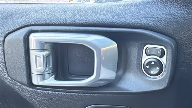 Used 2020 Jeep Wrangler Unlimited Sahara image 12