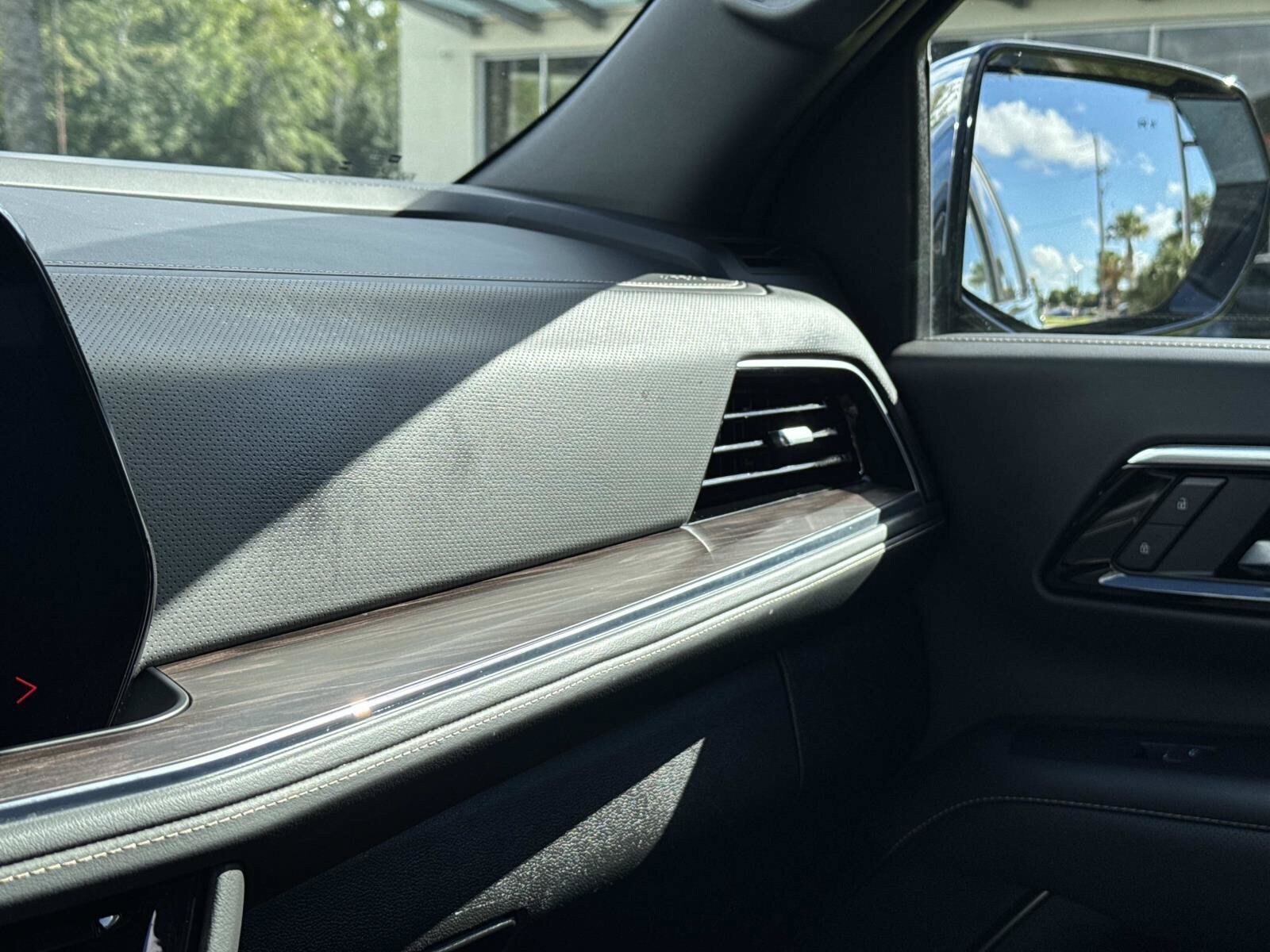 Used 2025 Chevrolet Tahoe Premier RWD image 23