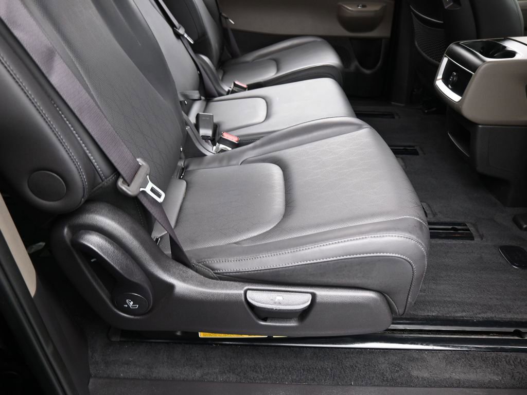 Used 2025 Kia Carnival image 39