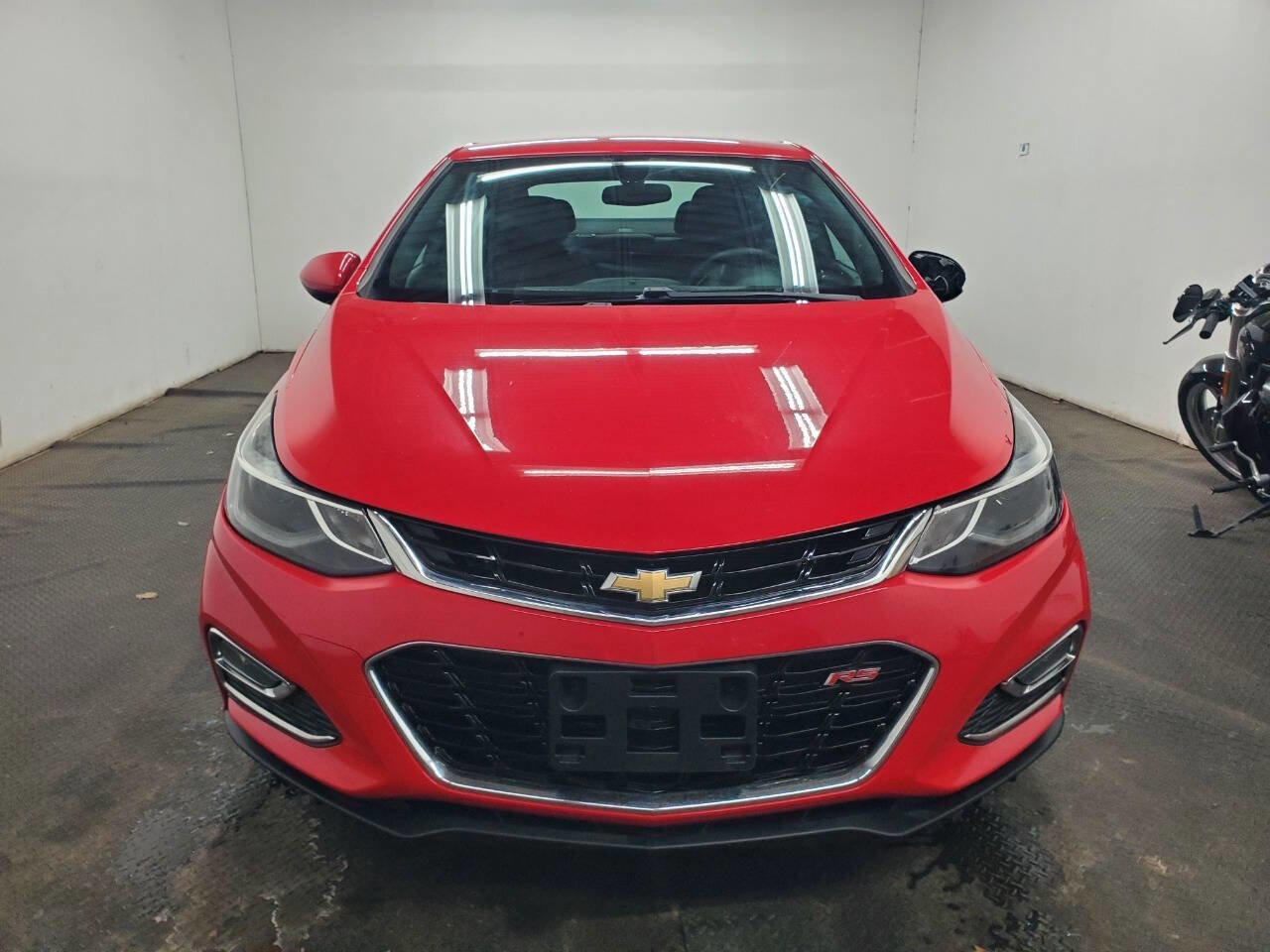 Used 2017 Chevrolet Cruze LT image 2