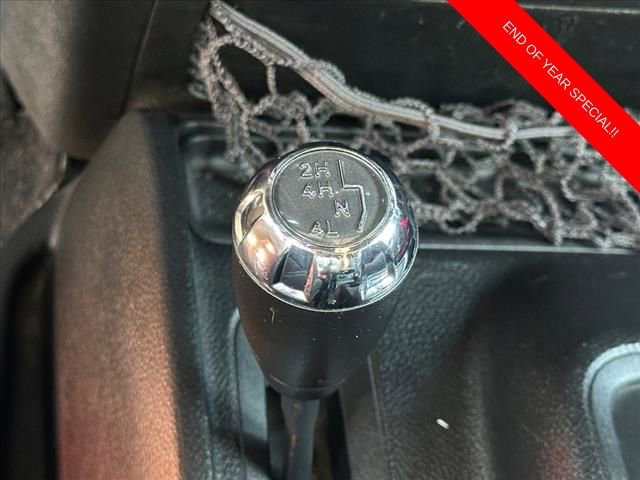 Used 2015 Jeep Wrangler Unlimited Rubicon w/ Connectivity Group image 3