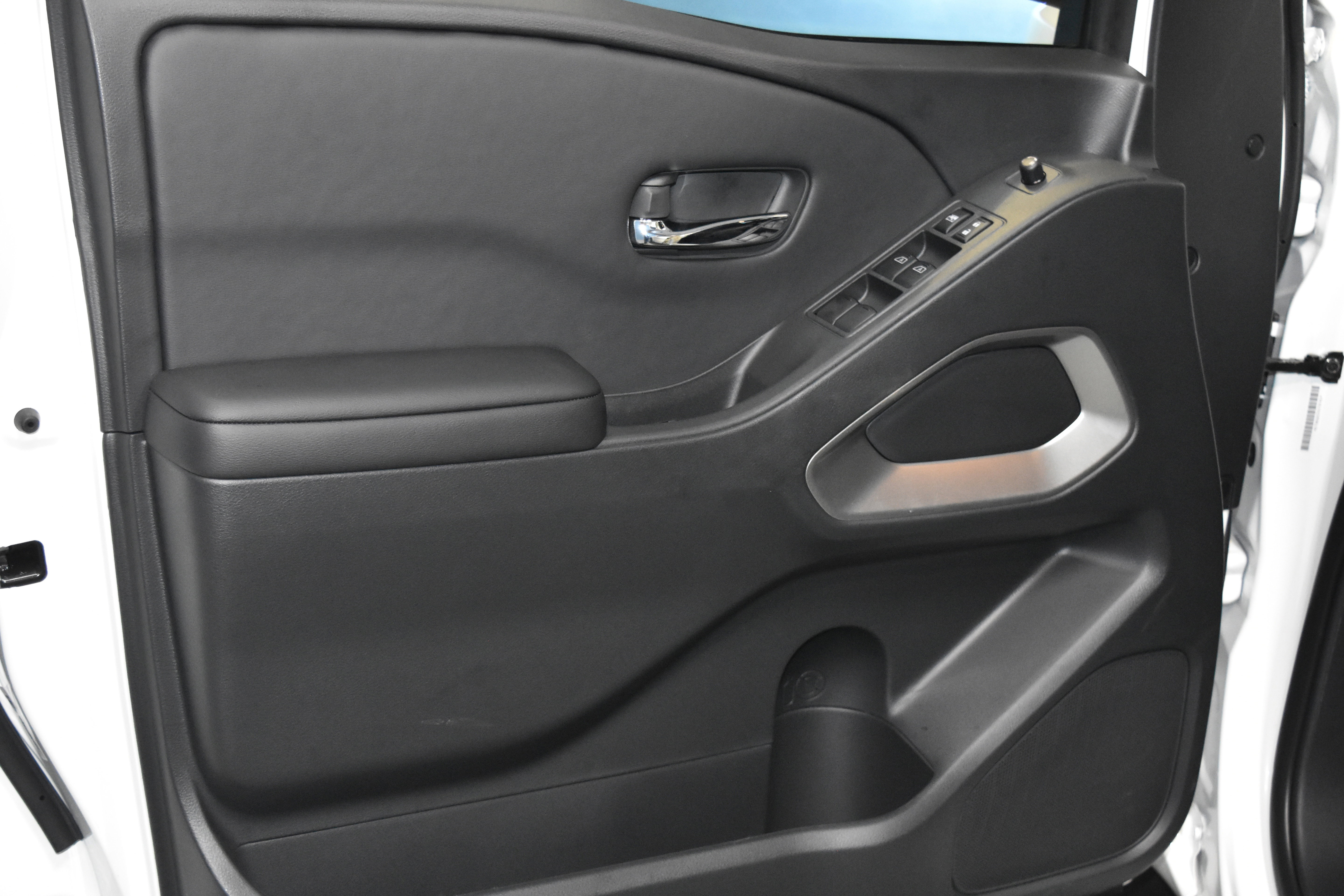 New 2026 Nissan Frontier SV w/ Tow Package image 3