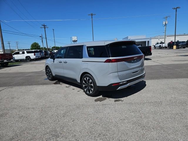 Used 2024 Kia Carnival EX FWD image 7