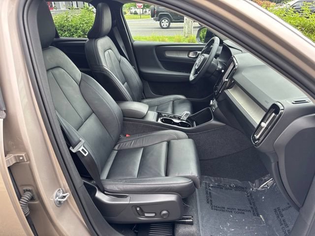 Certified 2023 Volvo XC40 B5 Plus w/ Climate Package AWD/4WD image 15