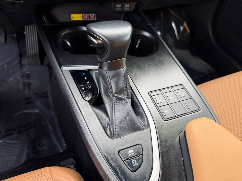Used 2024 Lexus UX 250h AWD w/ Premium Package image 28