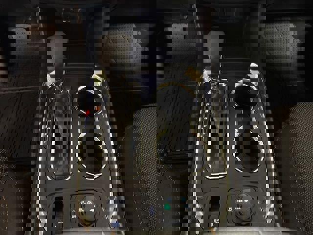 Used 2021 Chevrolet Traverse LT image 11