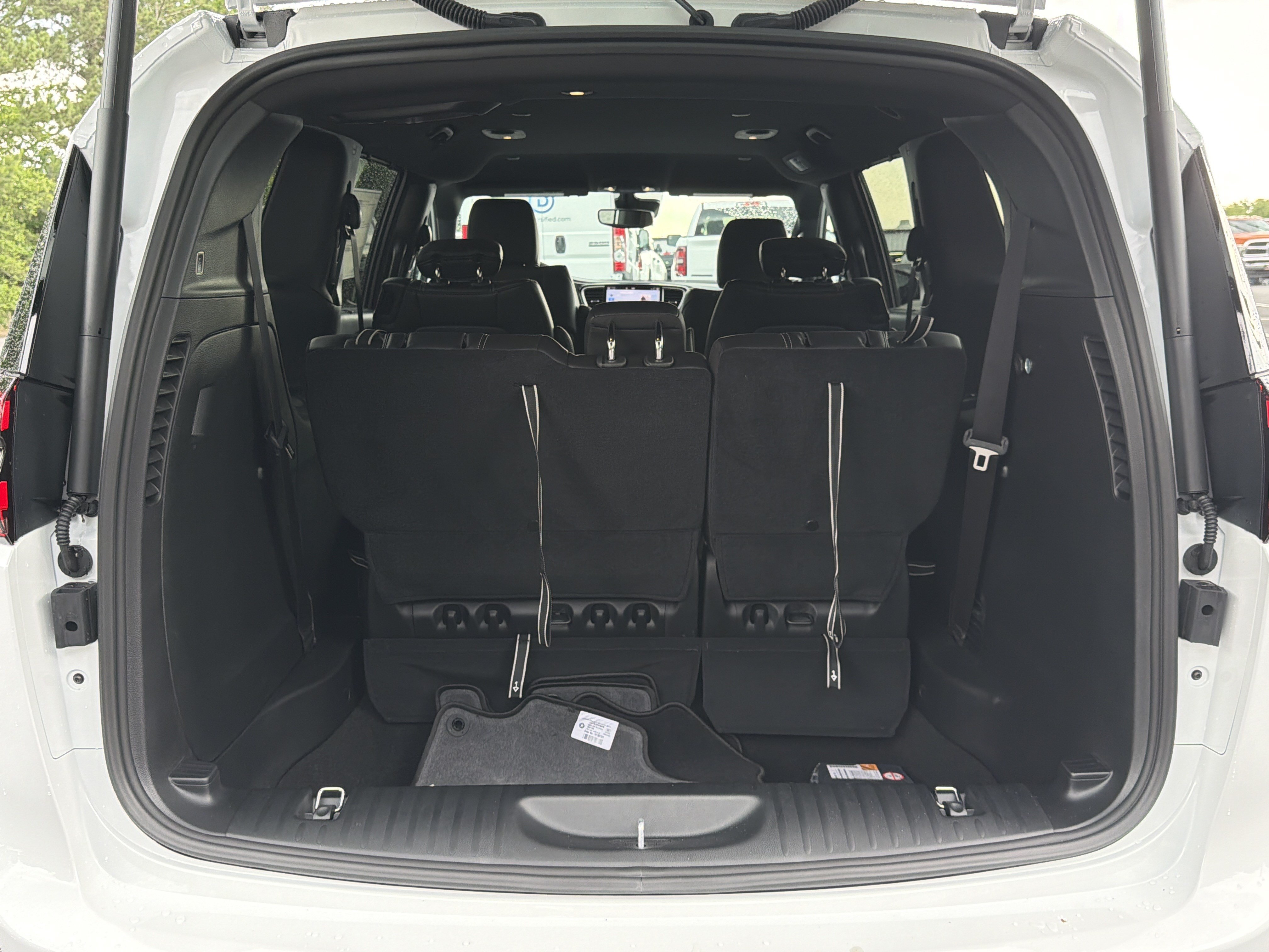 New 2027 Chrysler Pacifica Select FWD image 21