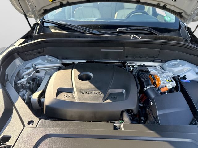 Certified 2025 Volvo XC90 T8 Plus AWD/4WD image 21