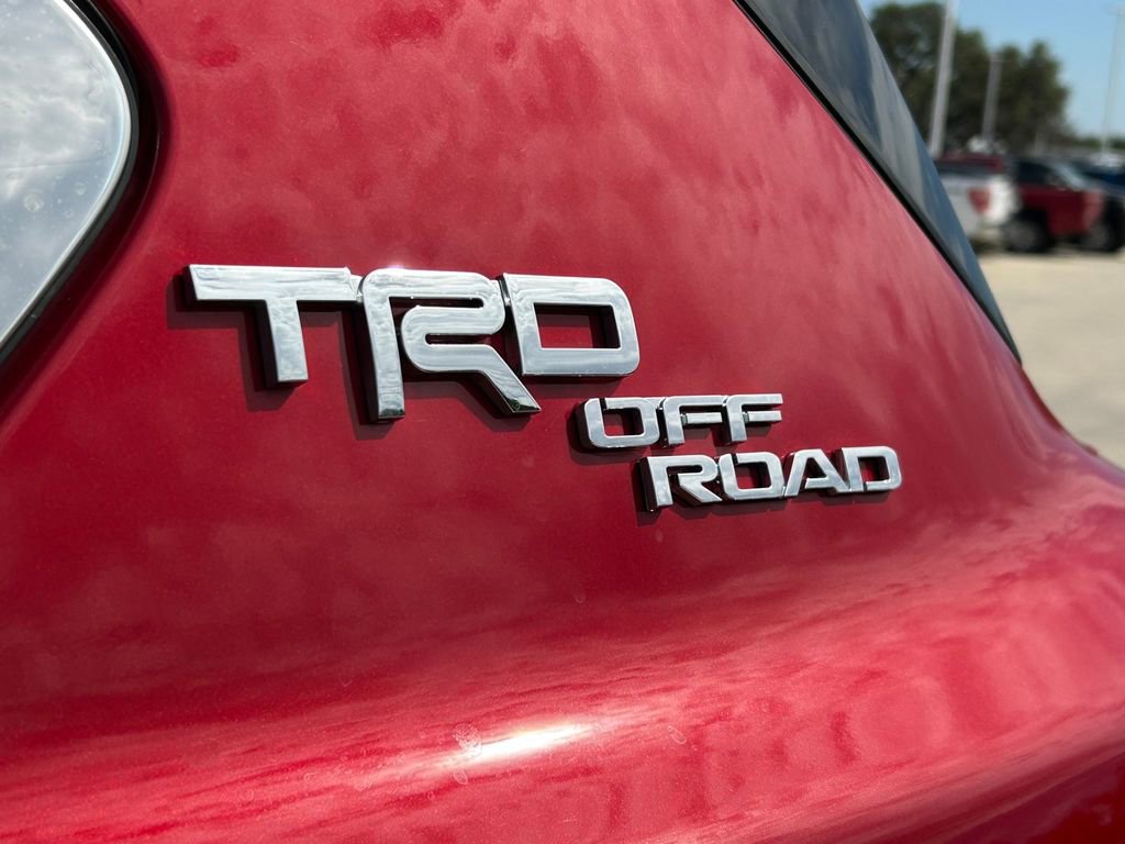 Certified 2025 Toyota Sequoia SR5 w/ SR5 Premium Package AWD/4WD image 19