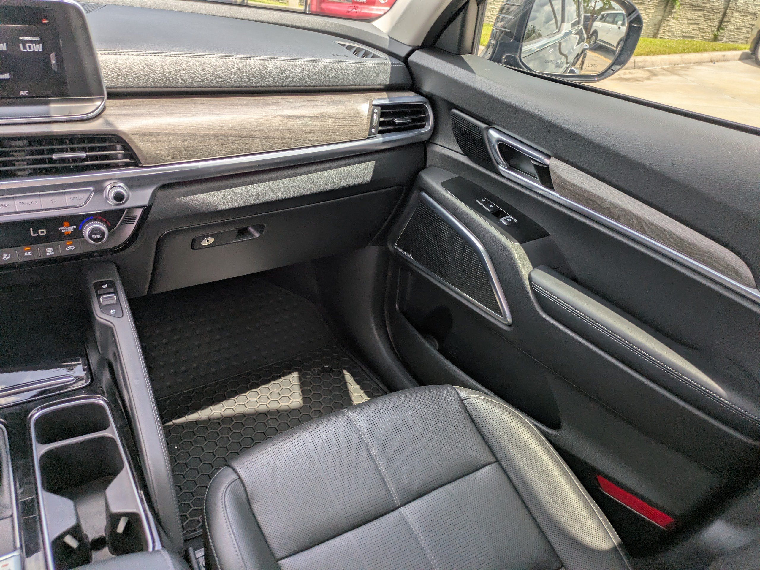 Used 2021 Kia Telluride SX w/ Towing Package FWD image 17