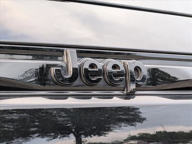Used 2024 Jeep Grand Cherokee Altitude RWD image 23