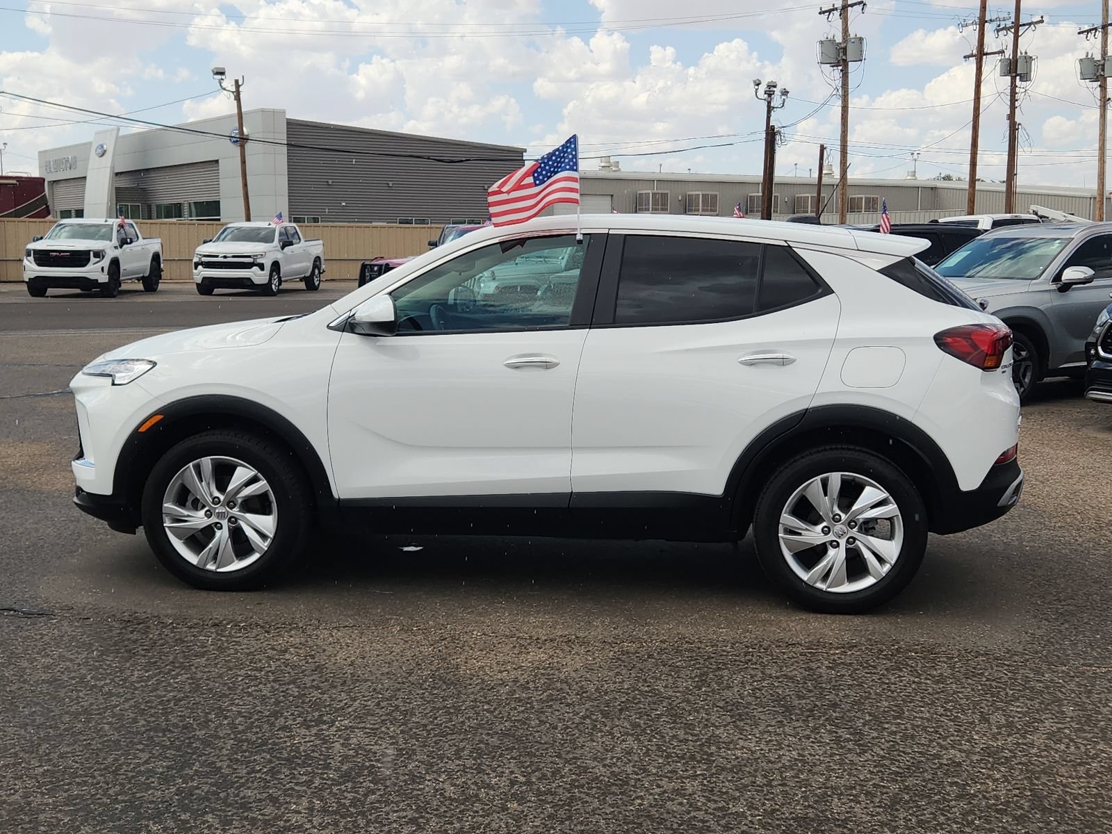 Used 2024 Buick Encore GX Preferred w/ Comfort Package AWD/4WD image 2