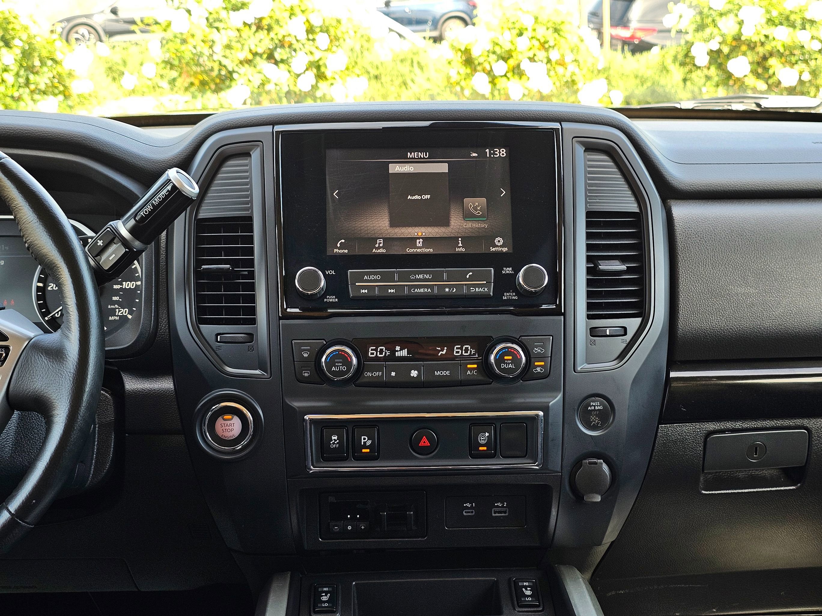Used 2024 Nissan Titan SV w/ SV Convenience Package image 23