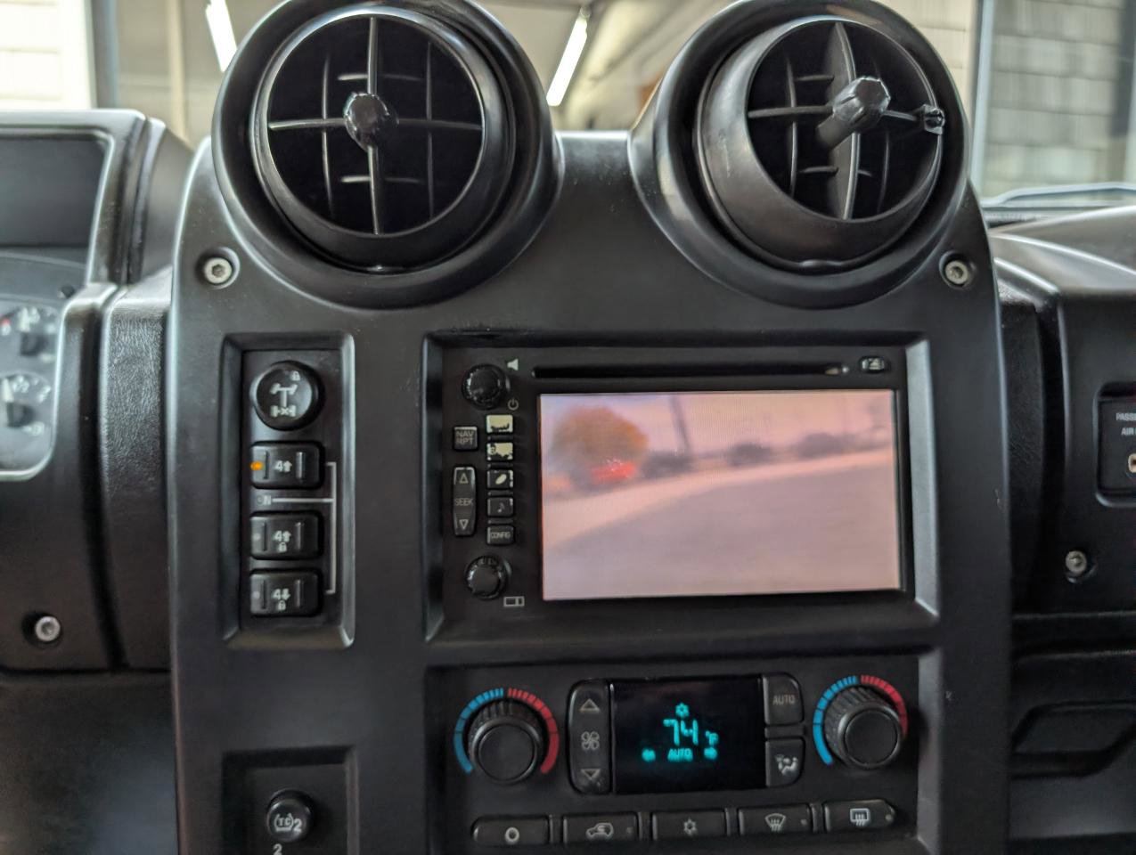 Used 2005 HUMMER H2 w/ Preferred Equipment Group image 17