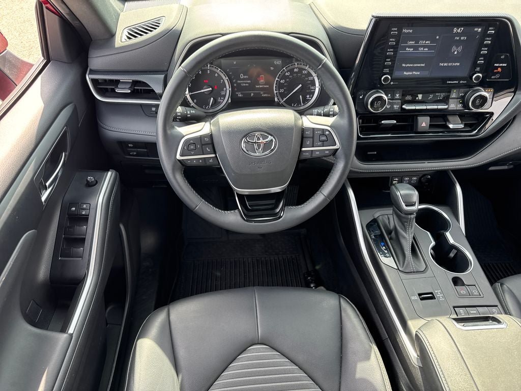 Used 2022 Toyota Highlander XSE FWD image 16