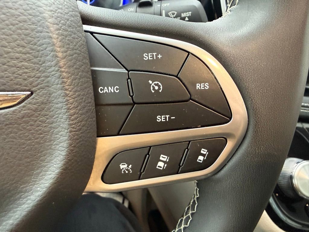 Used 2023 Chrysler Pacifica Limited image 22