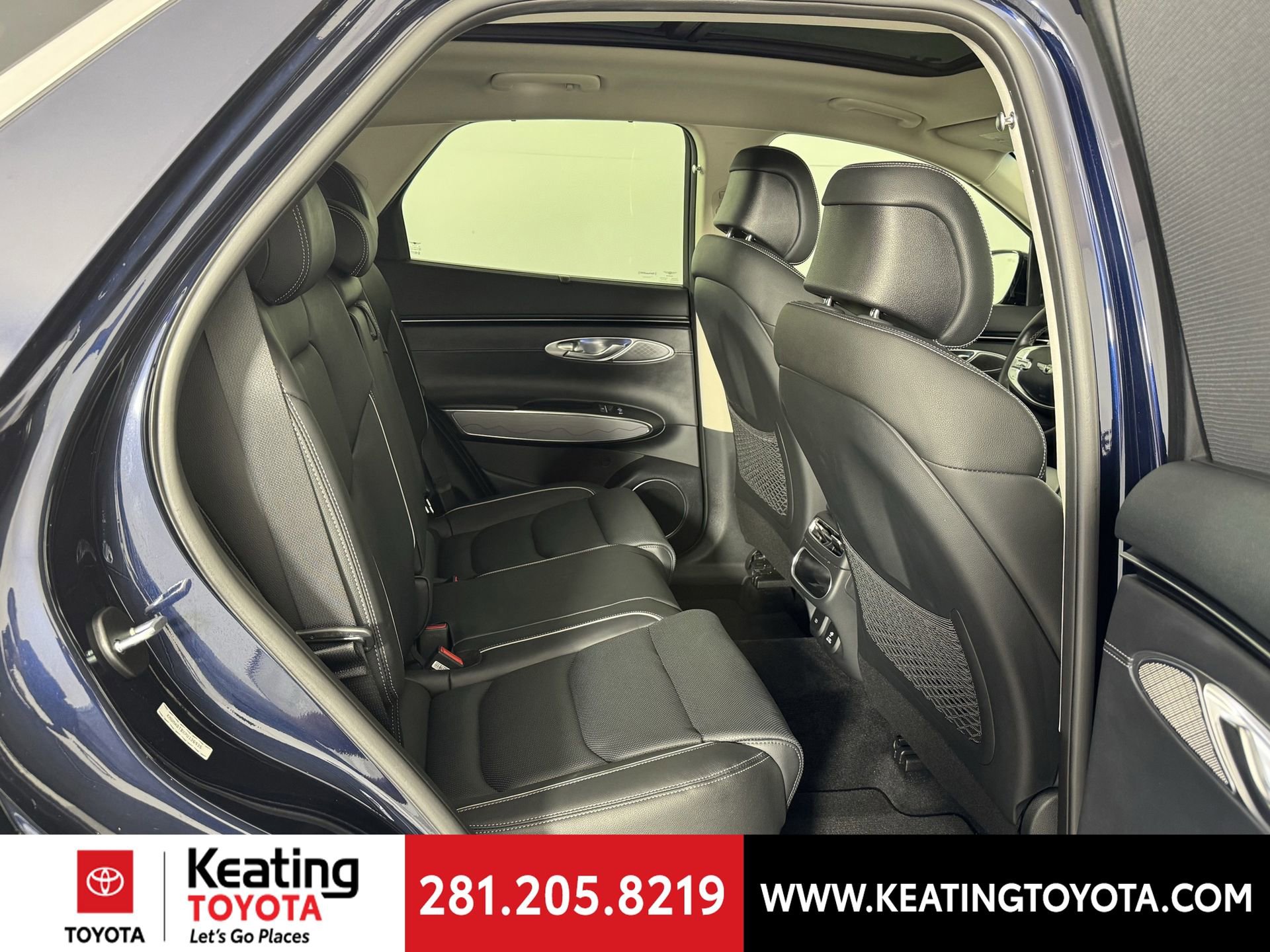 Used 2023 Genesis GV70 2.5T w/ Advanced Package image 18