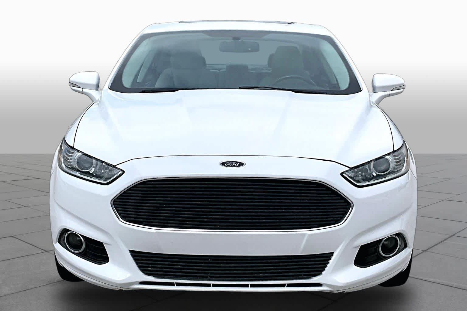 Used 2016 Ford Fusion Titanium FWD image 4