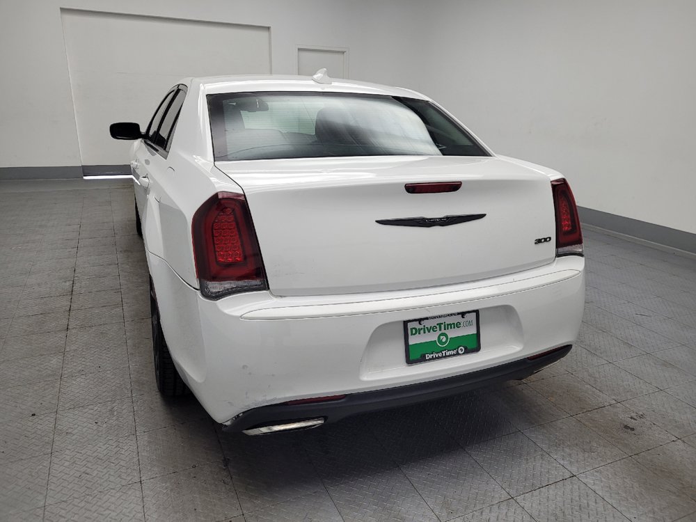Used 2021 Chrysler 300 Touring w/ Sport Appearance Package RWD image 6