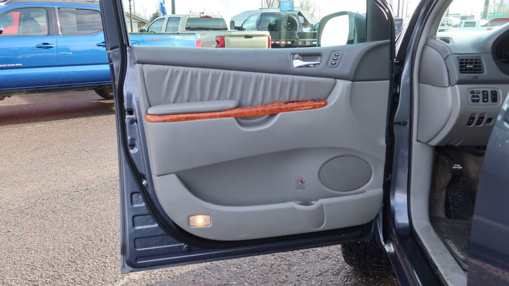 Used 2008 Toyota Sienna XLE Limited image 10