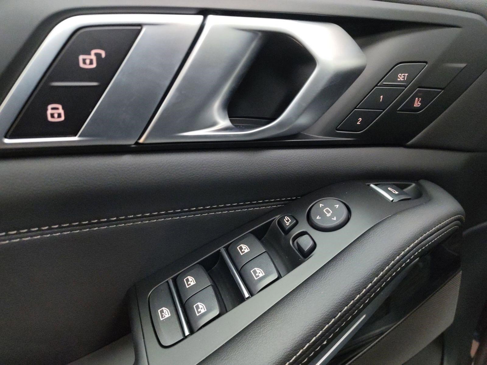 Used 2026 BMW X5 xDrive40i w/ M Sport Package image 11